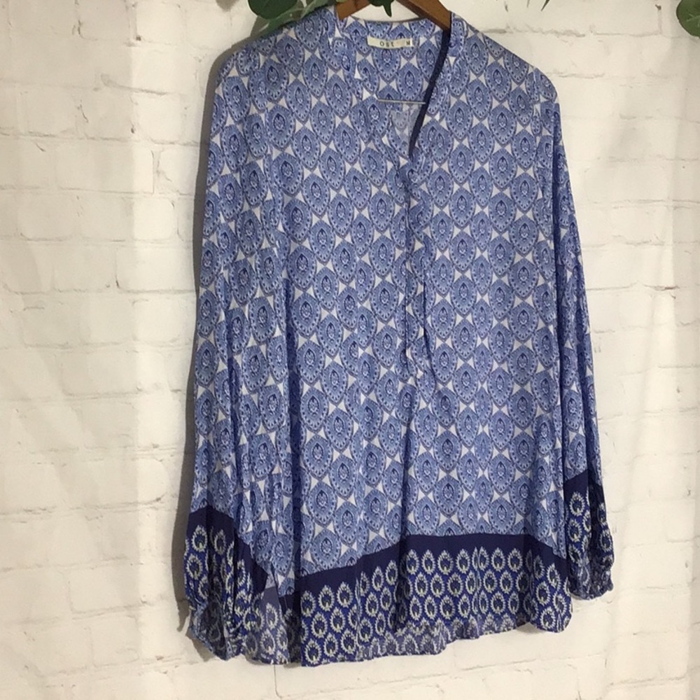 🌼OST WOMEN'S BLOUSE BLUE‎ AND WHITE . SIZE MEDIUM